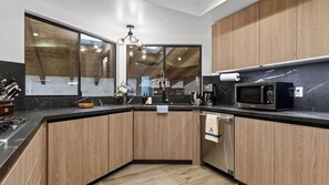 House (4 Bedrooms) | Interior - Honeypot by Avantstay Indoor Pool & Hot Tub (Big Bear Lake)