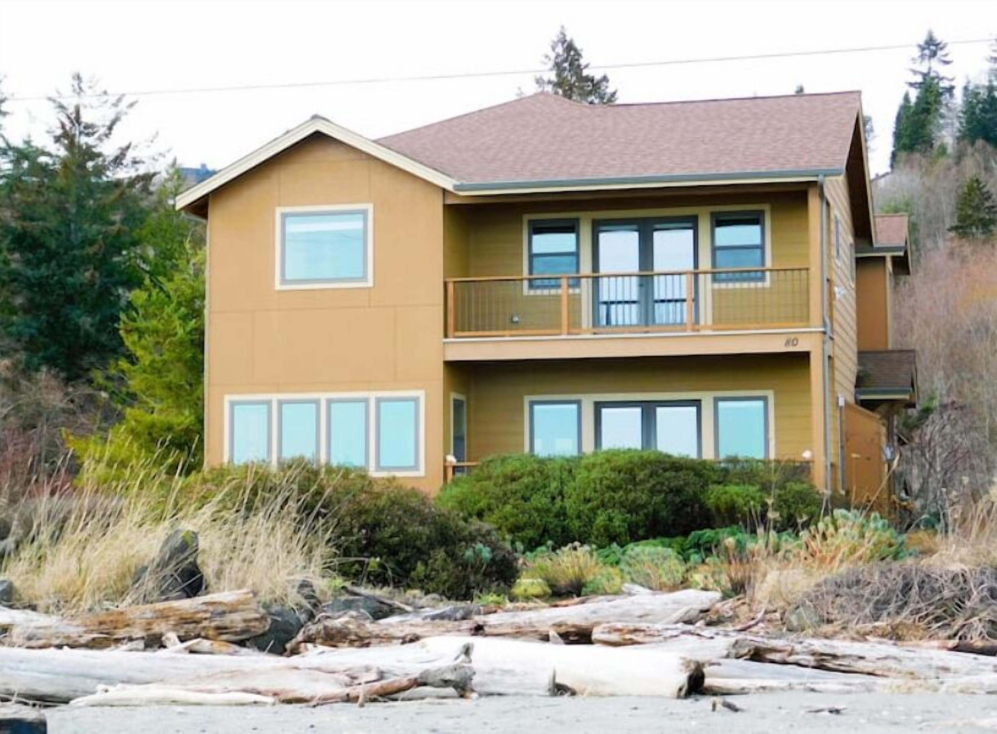 Bumble Beach Retreat - Steps from the beach