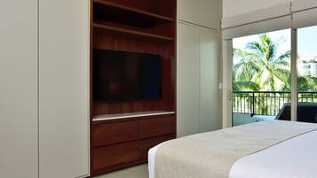 2 bedrooms, in-room safe, iron/ironing board, travel crib