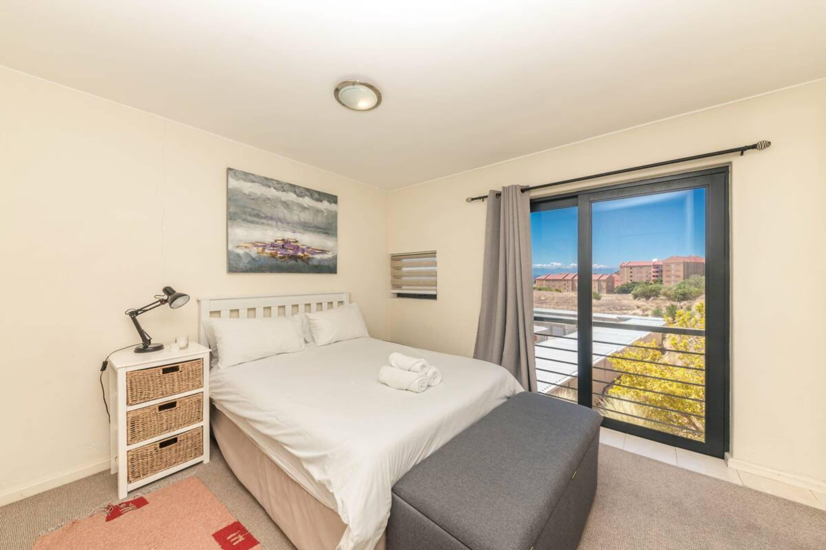 Basic Apartment, Multiple Beds | 2 bedrooms, laptop workspace, iron/ironing board, bed sheets