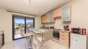 Basic Apartment, Multiple Beds | Private kitchen | Microwave, oven, stovetop, electric kettle