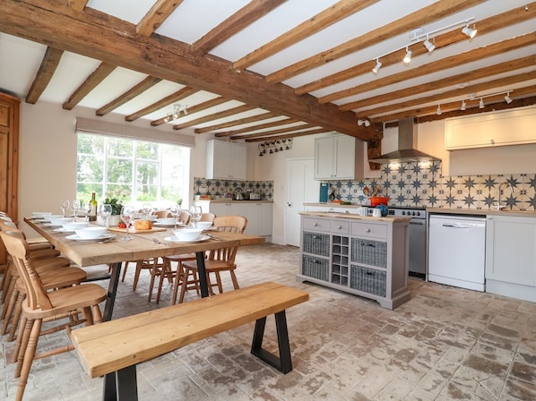 Cottage | Dining