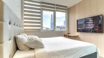 Exclusive Apartment, 2 Bedrooms | Escrivaninha, espaço de trabalho para notebook, Wi-Fi de cortesia
