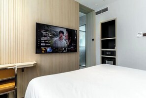 Exclusive Apartment, 2 Bedrooms | Desk, laptop workspace, free WiFi - The Rixx Ben Thanh (Ho Chi Minh City)