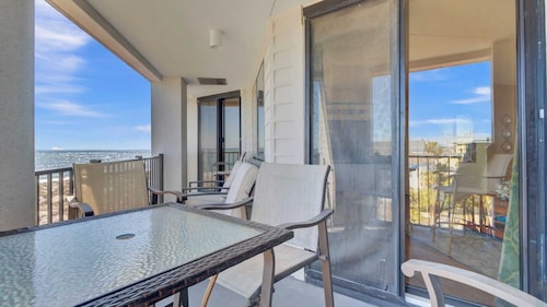 402 Summerhouse by Avantstay Beachfront Condo w/ Community Pool Access