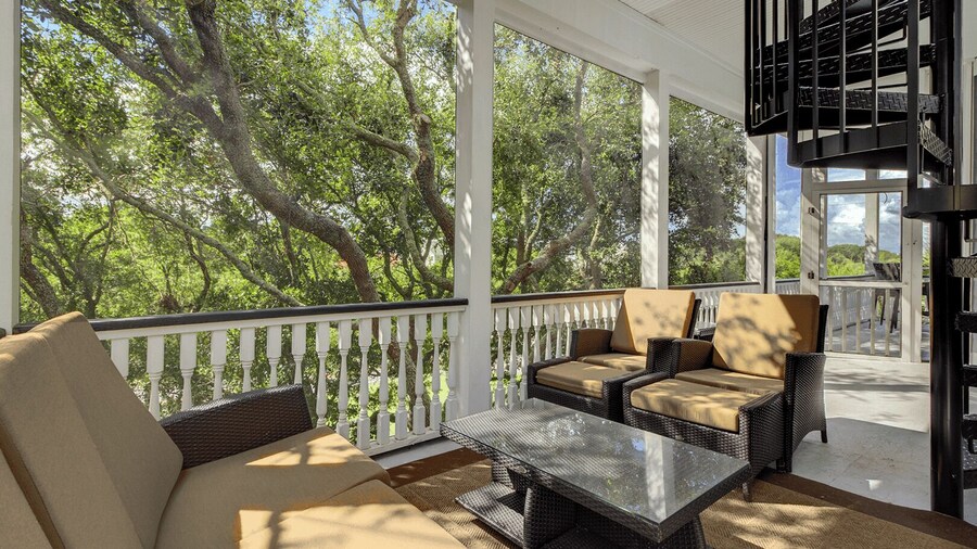 2701 Palm Boulevard by Avantstay Steps to the Beach, Ping Pong, Putting Green