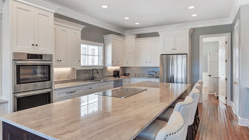 20 Morgan Place Drive by Avantstay Waterfront Home w/ Private Dock