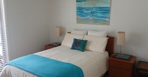 3 chambres, bureau, fer et planche à repasser, accès au Wi-Fi (inclus)