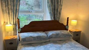 2 kamar tidur, setrika/meja setrika, Wi-Fi gratis, dan seprai linen