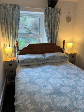 House | 2 bedrooms, iron/ironing board, free WiFi, bed sheets