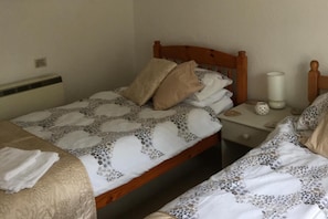 2 slaapkamers, een strijkplank/strijkijzer, gratis wifi, beddengoed