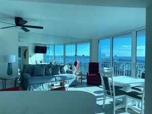 Ping pong - SOUTHERN COMFORT- Cozy Beach Condo, 1 BR - Awesome Sunsets, Pool,Hot Tub, 16SW (Daytona Beach)