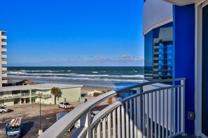 Property grounds - SAND 'N SURF -2/2 Oceanview Condo - PeckPlaza6NW, Lovely Beach Decor (Daytona Beach)