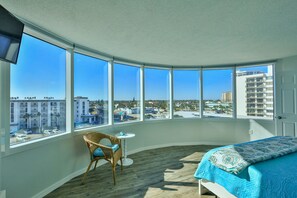 2 bedrooms, free WiFi, bed sheets - SAND 'N SURF -2/2 Oceanview Condo - PeckPlaza6NW, Lovely Beach Decor (Daytona Beach)