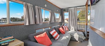 Self contained floating apartment