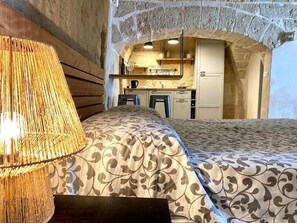 1 habitación, tabla de planchar con plancha, wifi gratis y ropa de cama 