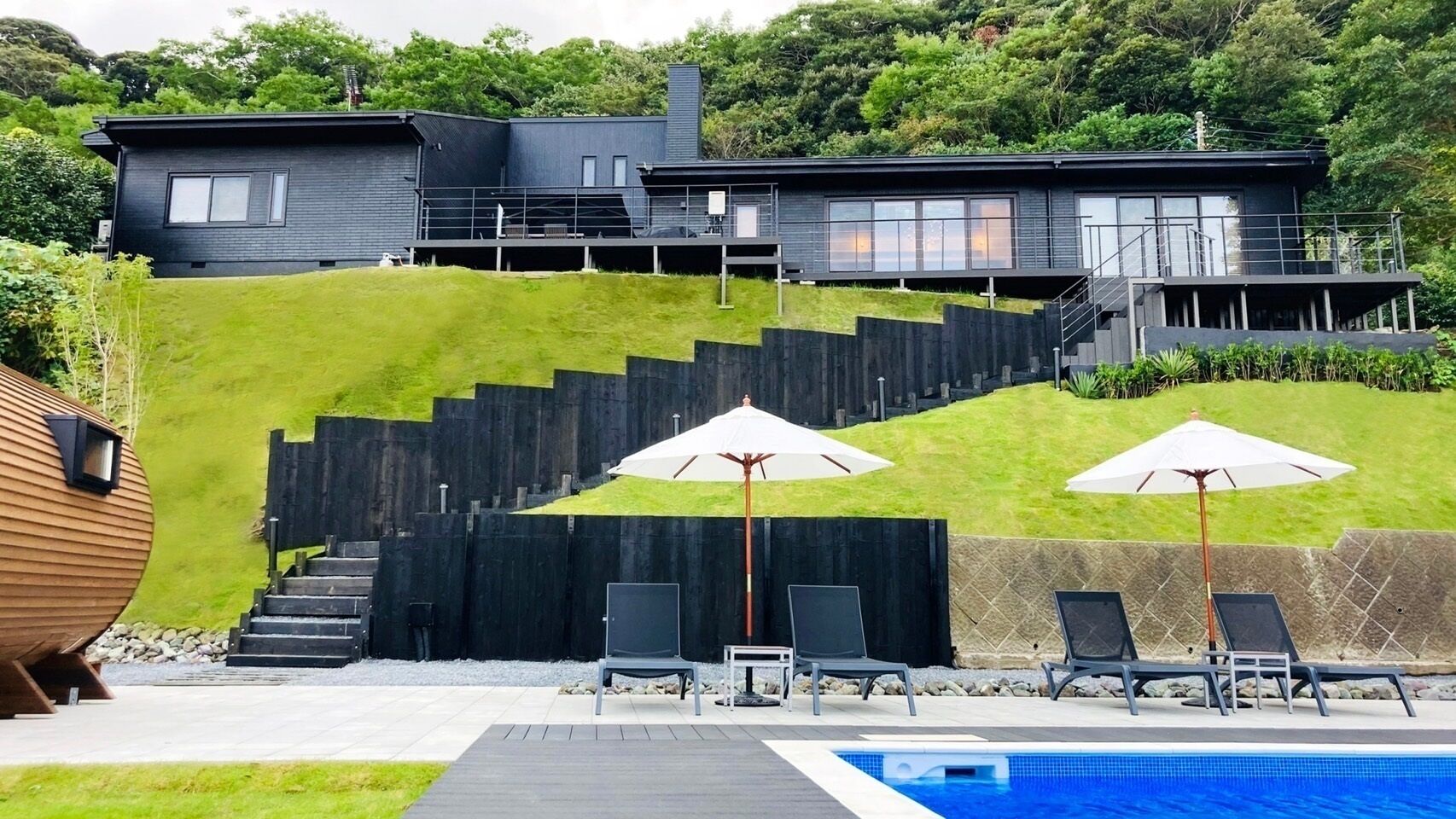 New! Private villas with numerous activities to enjoy! (with swimming pool & sauna & Jacuzzi & BBQ facilities)