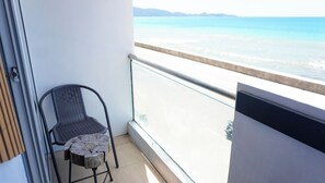 Comfort tweepersoonskamer, uitzicht op zee, aan zee | Uitzicht vanaf balkon