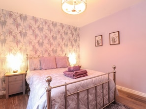 1 bedroom, individually decorated, individually furnished, free WiFi