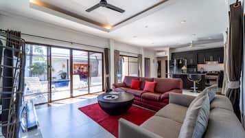 Comfort Villa | Living area | 40-inch LED TV with cable channels, TV