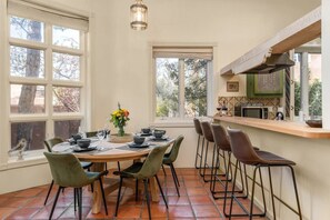 Dining - Walk to the Plaza, Stunning Views (Santa Fe)