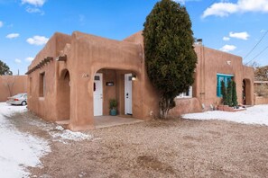 Exterior - Walk to Plaza & O’Keeffe Museum (Santa Fe)