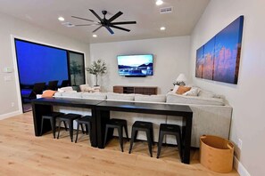 Smart TV, videojuegos, tenis de mesa y estéreo 