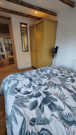 2 bedrooms, desk, free WiFi, bed sheets