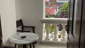 Rom – superior, 1 queensize-seng, røyk | Terrasse/patio
