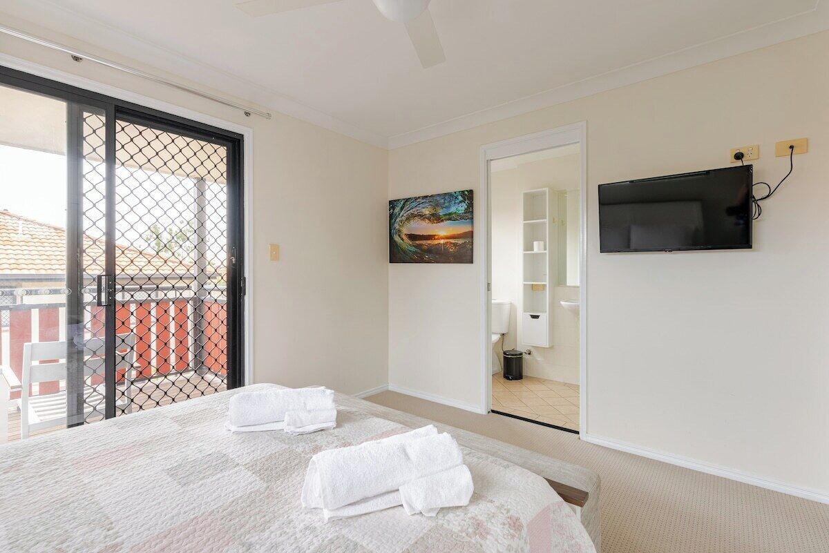 3 bedrooms, iron/ironing board, Internet, bed sheets