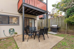Outdoor dining - Happy haven at Eight Mile (Eight Mile Plains)