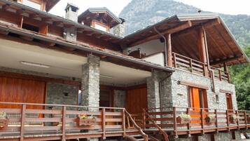 Apartemen, akses difabel | 4 kamar tidur