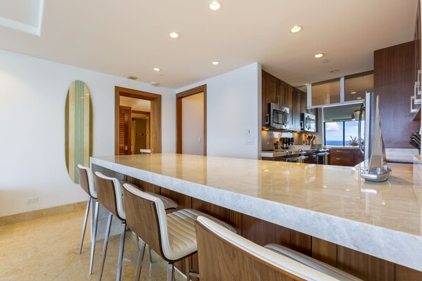 Cookware/dishes/utensils