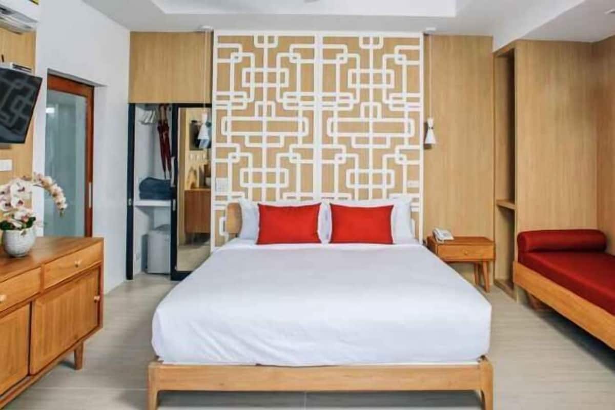 1 bedroom, Egyptian cotton sheets, premium bedding, minibar