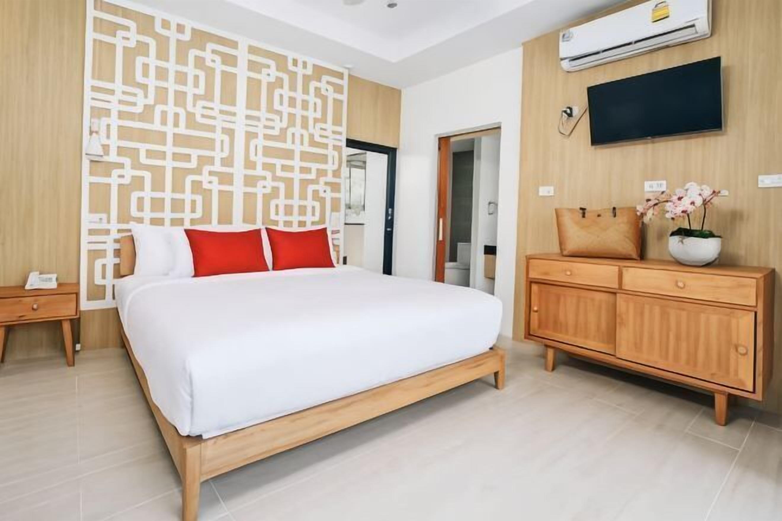 1 bedroom, Egyptian cotton sheets, premium bedding, minibar