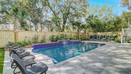 3704 Cameron by Avantstay Pool Bar Multiple Balconies!