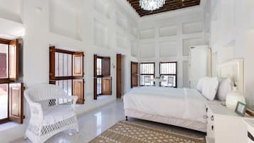 Suite Deluxe, 1 cama Queen size, vista al mar | 1 habitación, sábanas de algodón egipcio y ropa de cama de alta calidad