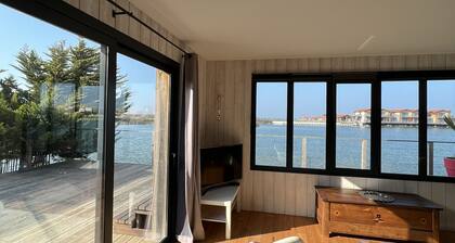 TrĂšs belle maison en bois vue mer