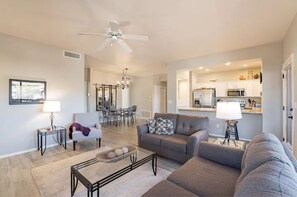 Smart TV, fireplace