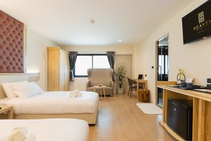 高級雙床房, 2 張單人床, 非吸煙房 | 客房內保險箱、獨特裝潢、布置獨特、書桌
