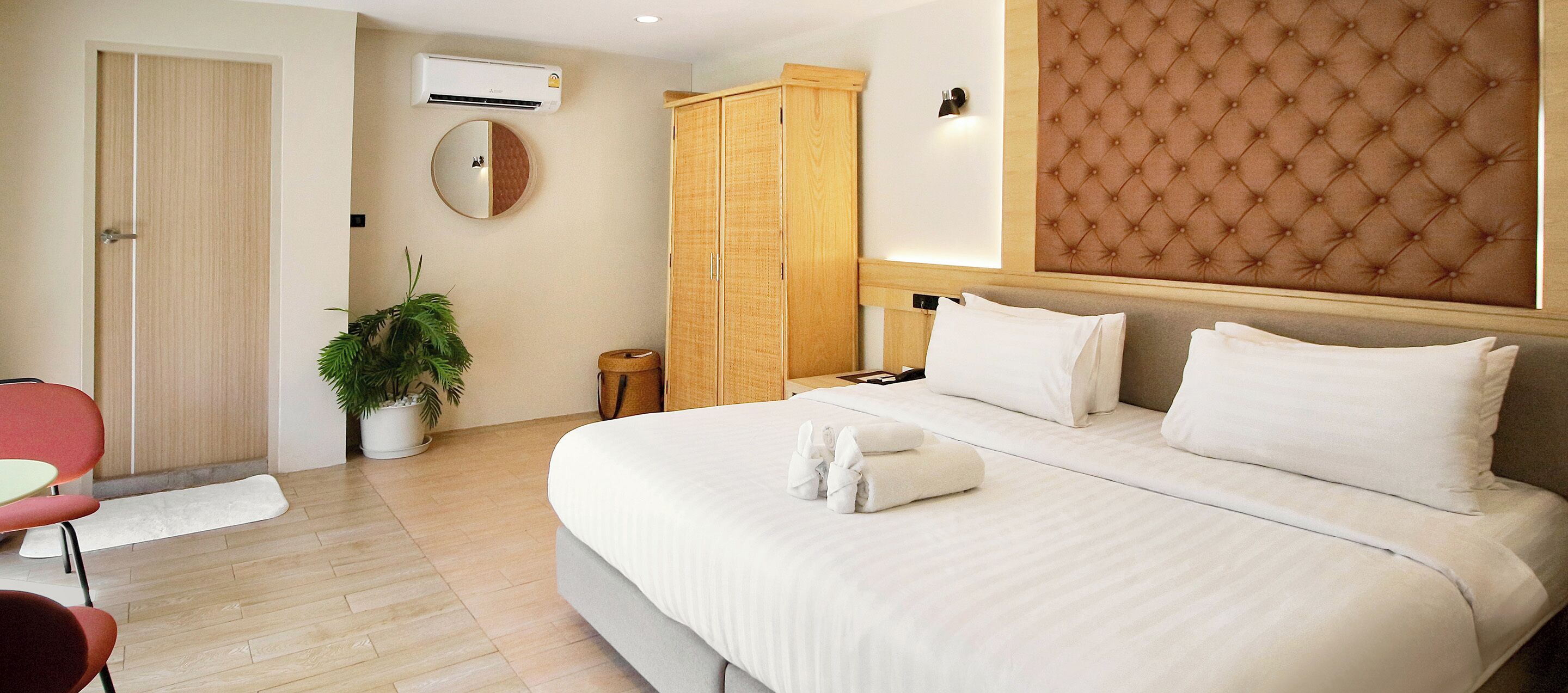 Quarto casal superior, 1 cama King, para não fumantes | Cofres nos quartos, individualmente decorados