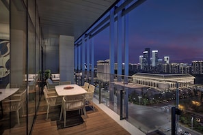 Chăn bông, nệm có lớp đệm bông, minibar, két bảo mật tại phòng 