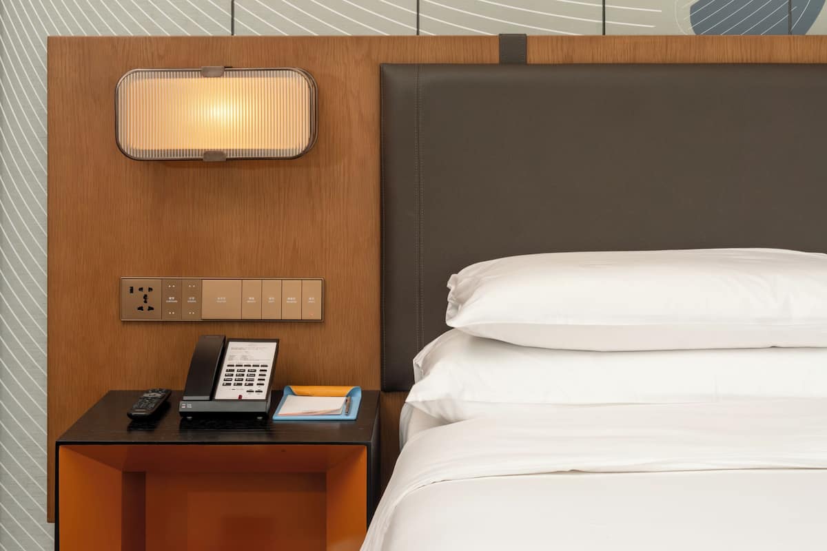 Edredones de plumas, colchones con acolchado adicional, minibar