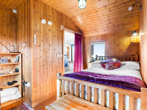 Cottage | 1 bedroom - Seaside Log Cabin, Carna (Carna)