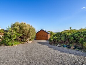Property grounds - Seaside Log Cabin, Carna (Carna)