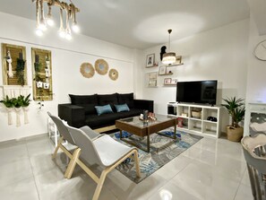 تلفزيون بشاشة مسطحة