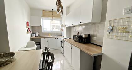 Fully renovated 2 bedroom flat , ideal for fmailies with young kids