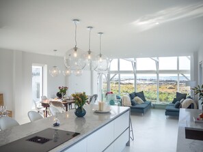 Microwave, oven, dishwasher, coffee/tea maker - Doleen Quay House (Ballyconneely)