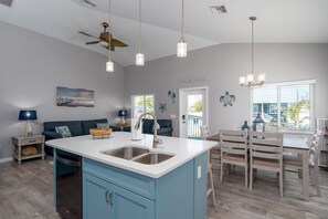 House, 3 Bedrooms | Private kitchen