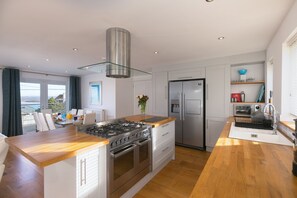 Dishwasher, cookware/dishes/utensils